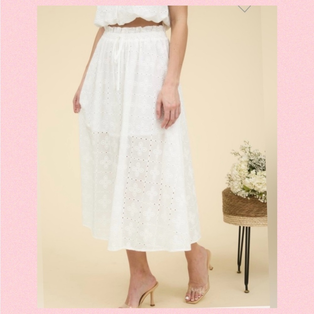 🌸Blu Pepper Eyelet Maxi Skirt🌸